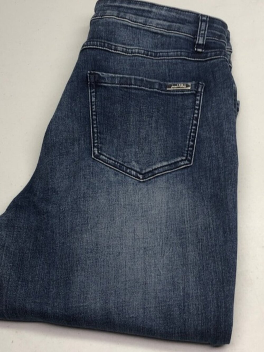 LIKE NEW JOSEPH RIBKOFF SLIM STRAIGHT HIGH-RISE JEANS 12/31x30 ⭐️